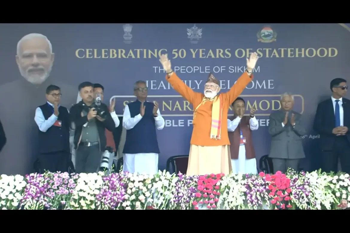 Sikkim @50: गंगटोक के मैदान से दुनिया को संदेश, देखें पीएम मोदी की तस्वीरें