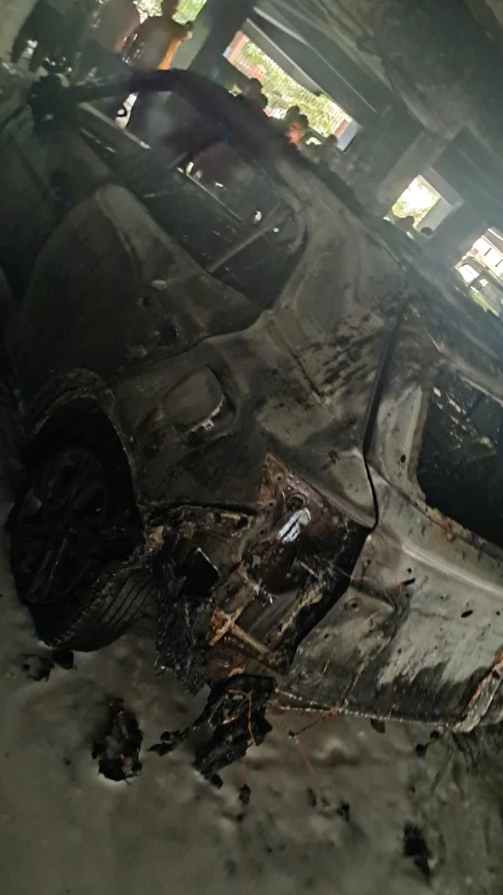 Bareilly Fire प्रेमनगर के कम्पीटेंट प्राइड अपार्टमेंट में आग, कई कार और बाइक जल कर राख