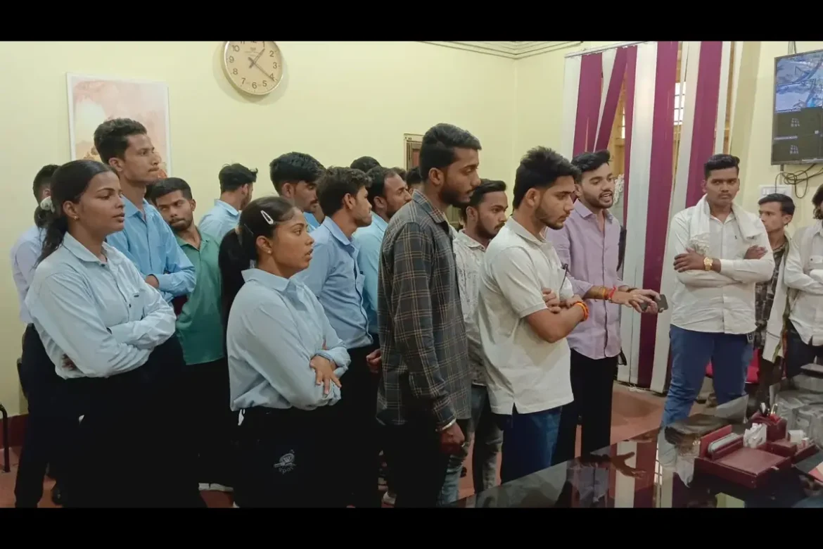 RDVV में एनएसयूआई ने फिर काटा हंगामा, कुलपति कार्यालय का किया घेराव