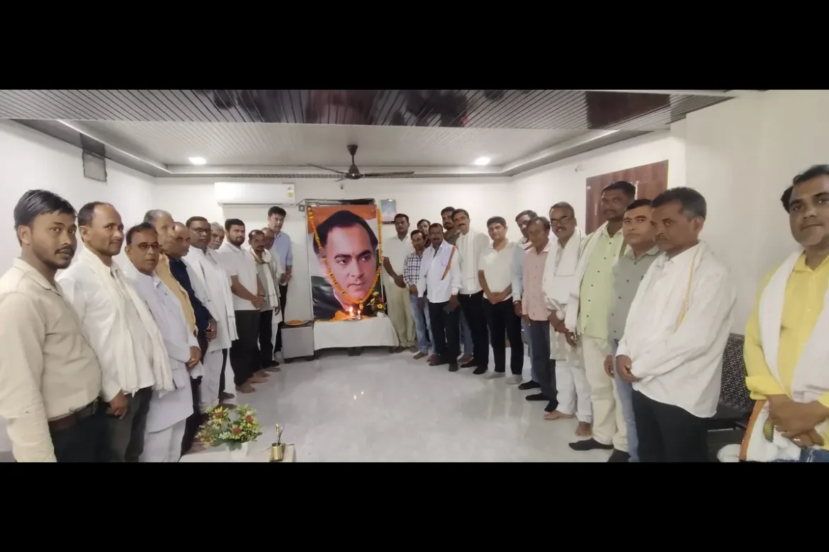 Rajiv Gandhi की पुण्यतिथि पर वारासिवनी के कांग्रेसियों ने दी श्रद्धांजलि
