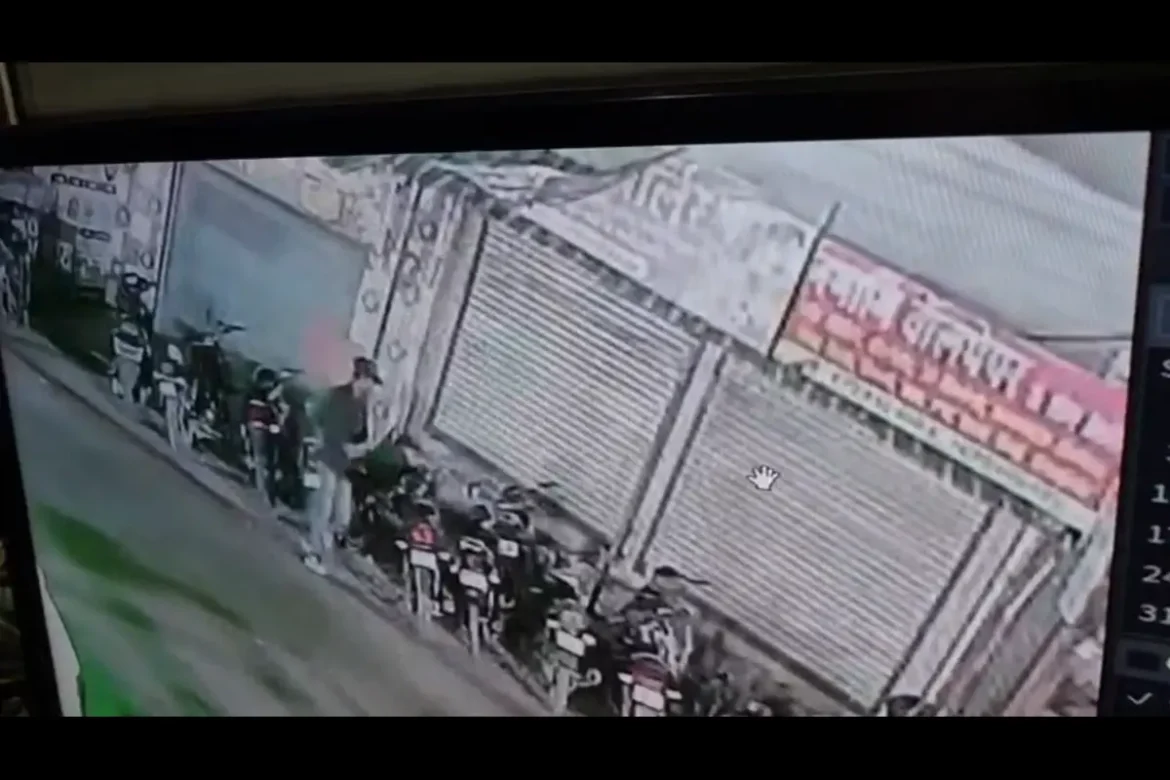 Auto Lifter गैंग ने जबलपुर पुलिस की नींद उड़ाई, CCTV के सामने बाइक ले उड़ा