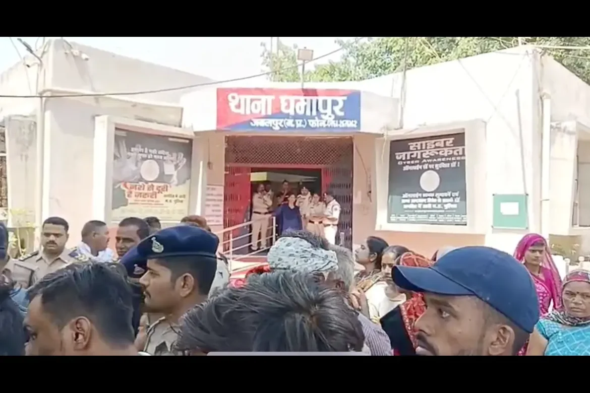 Ghamapur Killing: आरोपियों के बचाने का प्रयास कर रही पुलिस, परिजनों का आरोप