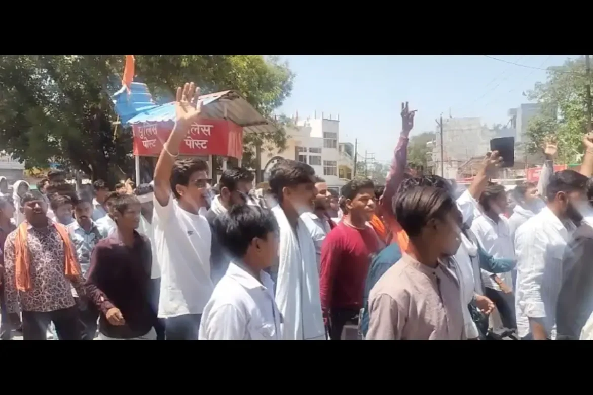 Love Jiahd: आरोपी के खिलाफ एक्शन न होने से नाराज विहिप-बजरंग दल ने घेरा थाना