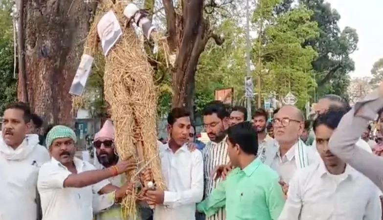Narendra Modi, Cong Protest