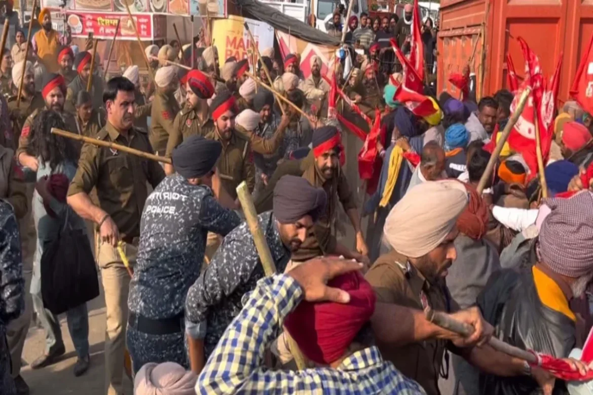 PSPCL के गेट पर धरना दे रहे लाइनमैनों पर लाठी लेकर टूट पड़ी भगवंत मान की पंजाब पुलिस