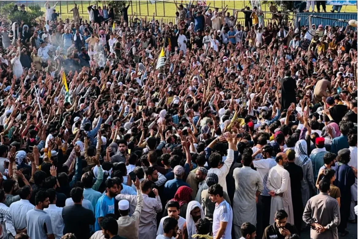 PoK Crisis: POK और POGB में नरसंहार कर रही है पाक फौज, बरेली के मौलाना रज़वी की UNO से दखल की मांग