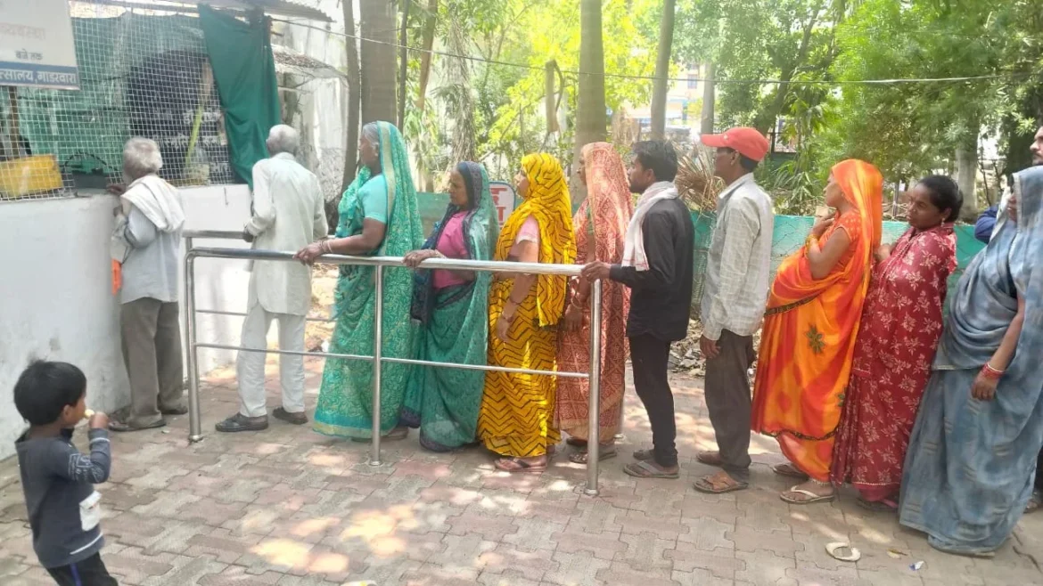 Humanitarian Service मानव सेवा ही माधव सेवा, गाडरवारा में 1 साल में 15 लोगों को करवाया गया भोजन