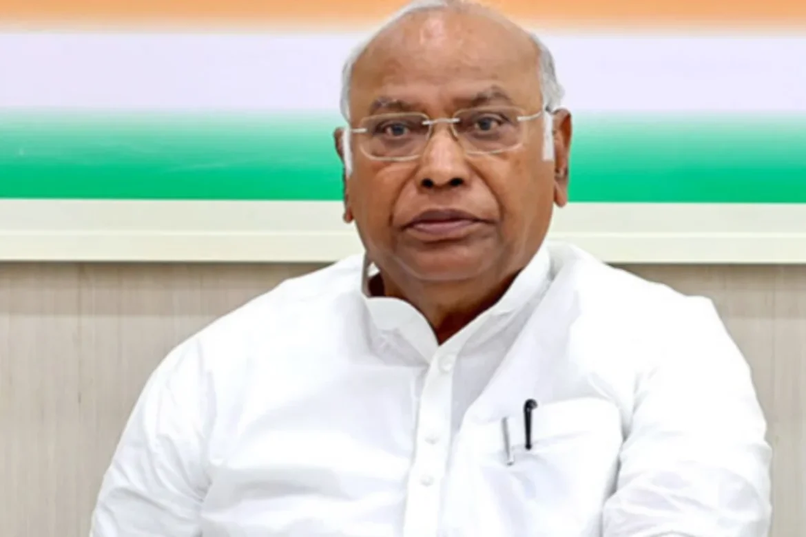 Kharge Remark Controversy: BJP ने देशभर में प्रदर्शन का ऐलान, पटना में शिकायत